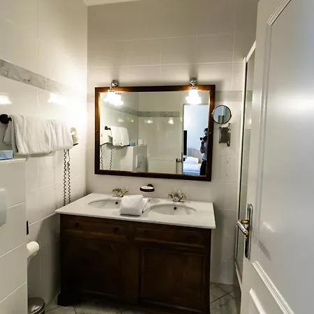 מלון Schloss Neckarbischofsheim