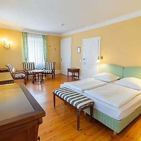 Otel Schloss Neckarbischofsheim
